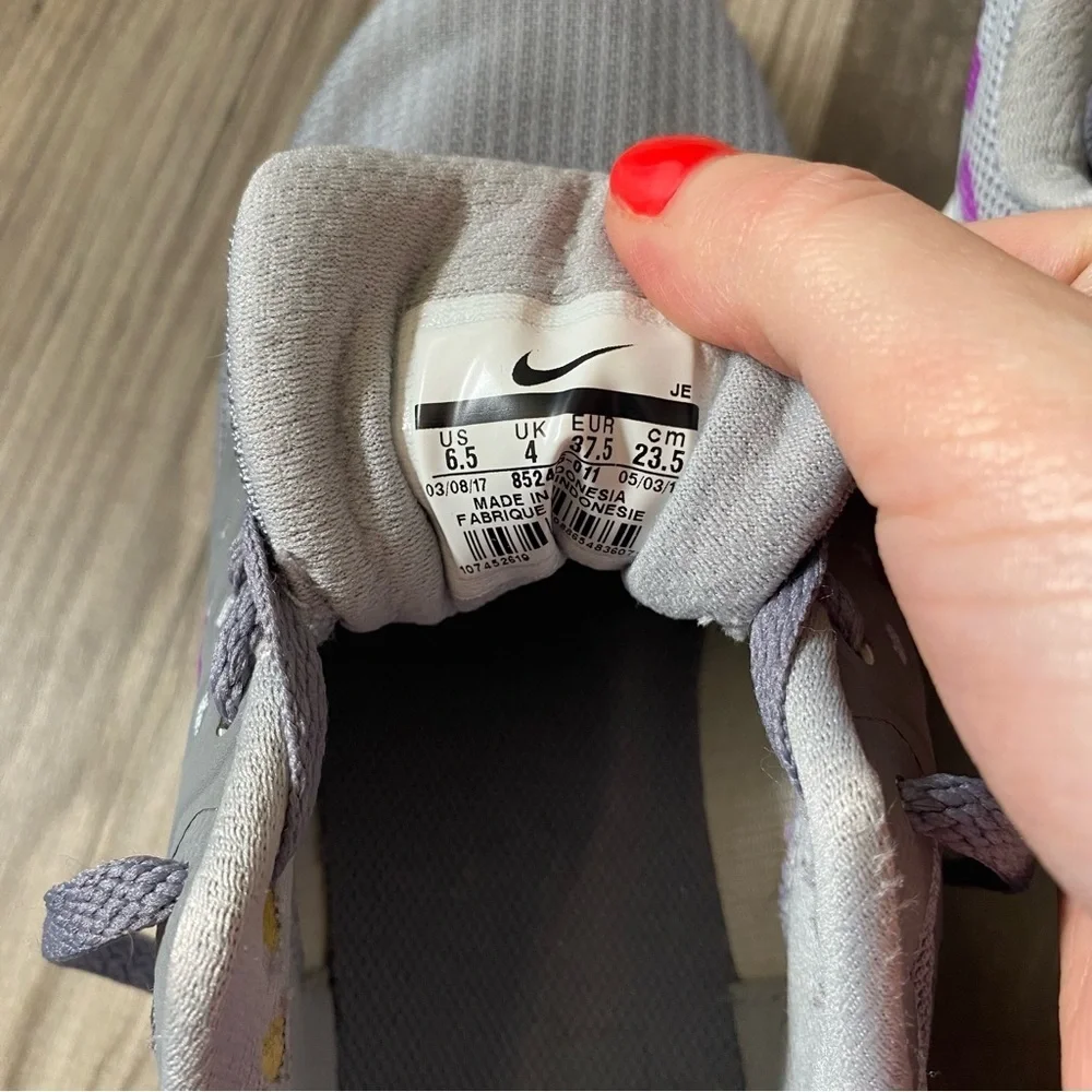 Nike Gray and Pink Women's Athletic Shoes Size 6.5
